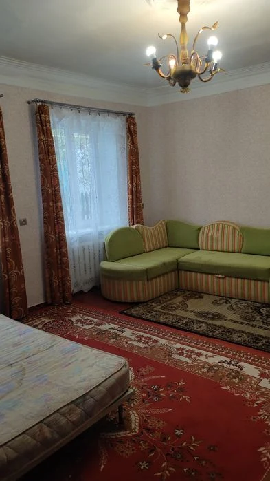 Отдельностоящий дом 4 комнаты, гараж на 2 машины, на Бугаёвк