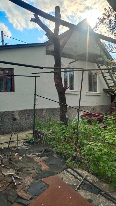 Отдельностоящий дом 4 комнаты, гараж на 2 машины, на Бугаёвк