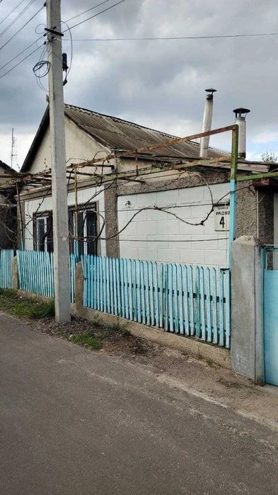 Отдельностоящий дом 4 комнаты, гараж на 2 машины, на Бугаёвк