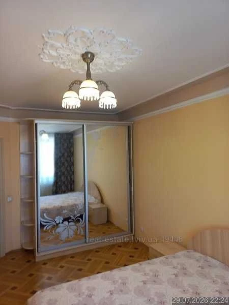 продаж 3 кімнатна квартира Львів вул Черкаська