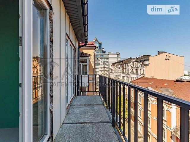 Продаж 1к квартири 65 кв. м на вул. Велика Житомирська 16 •