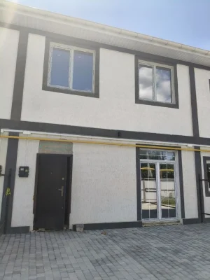 Spacious townhouse in Khadzhibey district