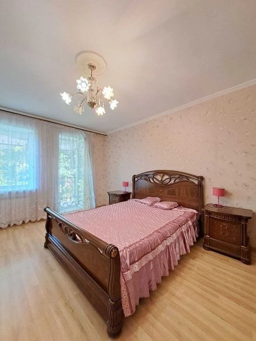 Продам 2к. квартиру в центре Одессы - рядом парк и море