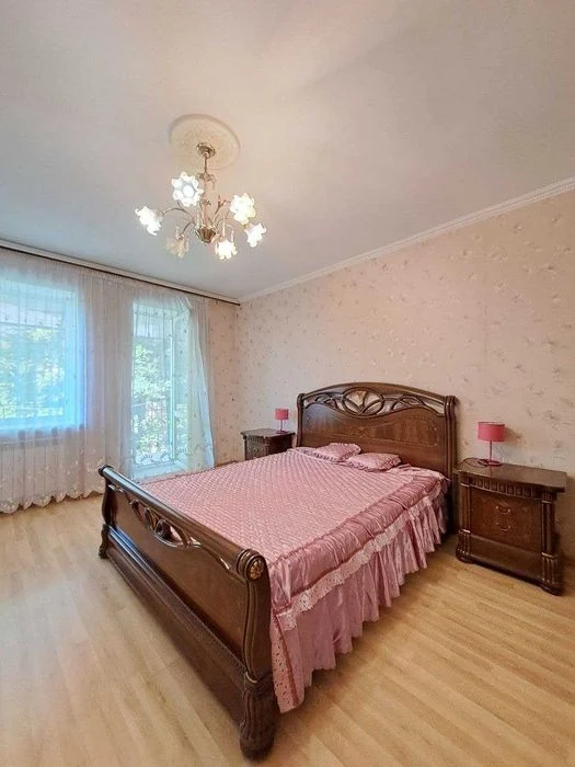 Продам 2к. квартиру в центре Одессы - рядом парк и море