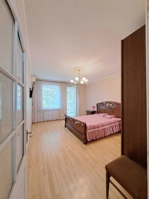 Продам 2к. квартиру в центре Одессы - рядом парк и море