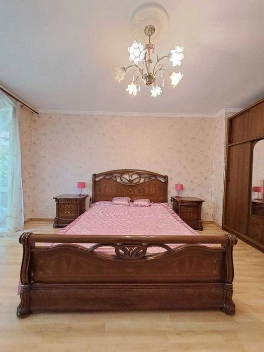 Продам 2к. квартиру в центре Одессы - рядом парк и море