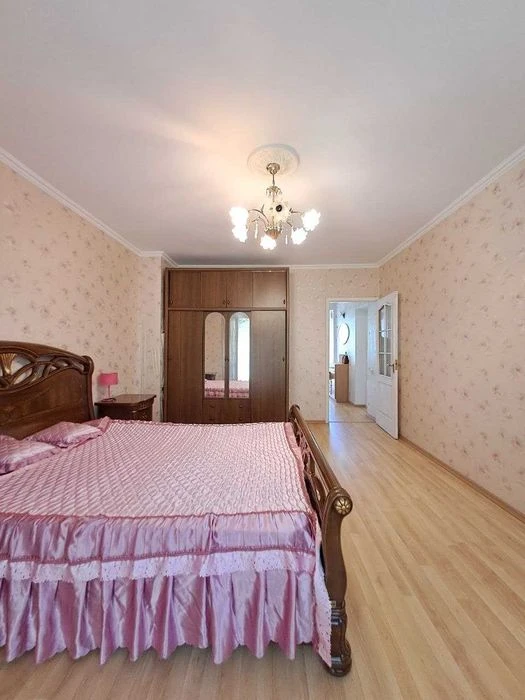 Продам 2к. квартиру в центре Одессы - рядом парк и море