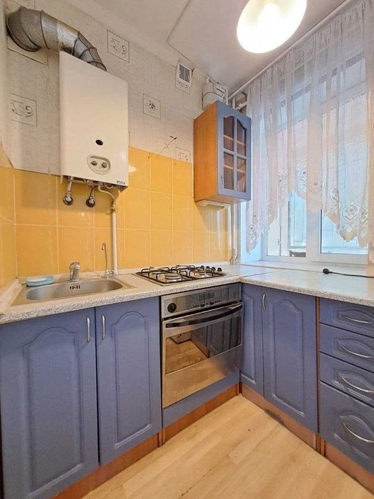 Продам 2к. квартиру в центре Одессы - рядом парк и море