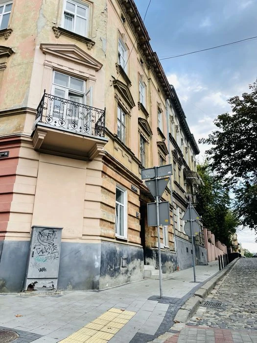 Продаж квартири в центрі Львова! Гарна вулиця, Площа Ринок 7