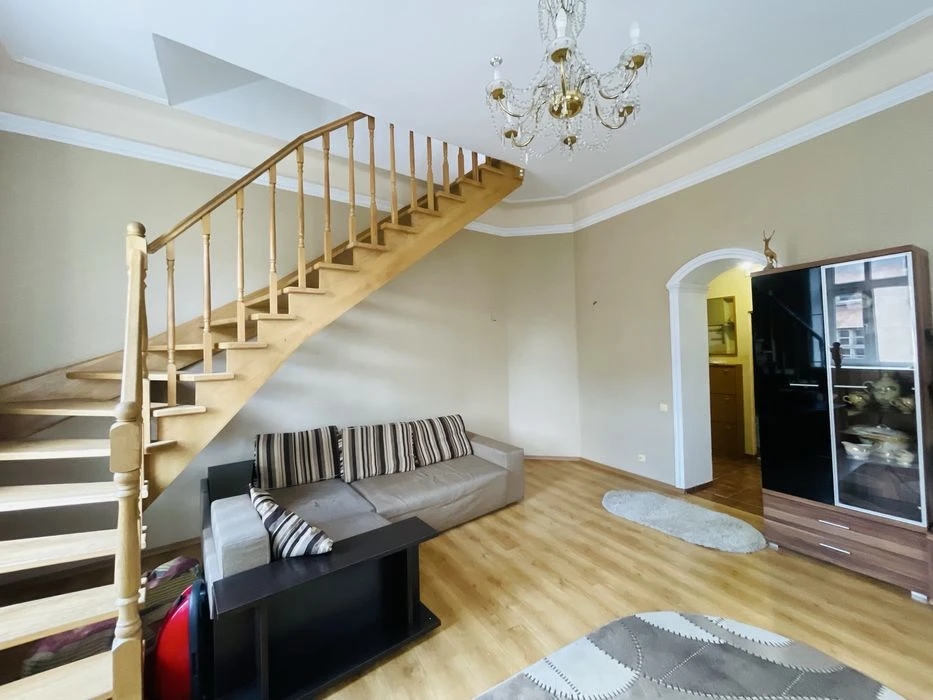 Продаж квартири в центрі Львова! Гарна вулиця, Площа Ринок 7