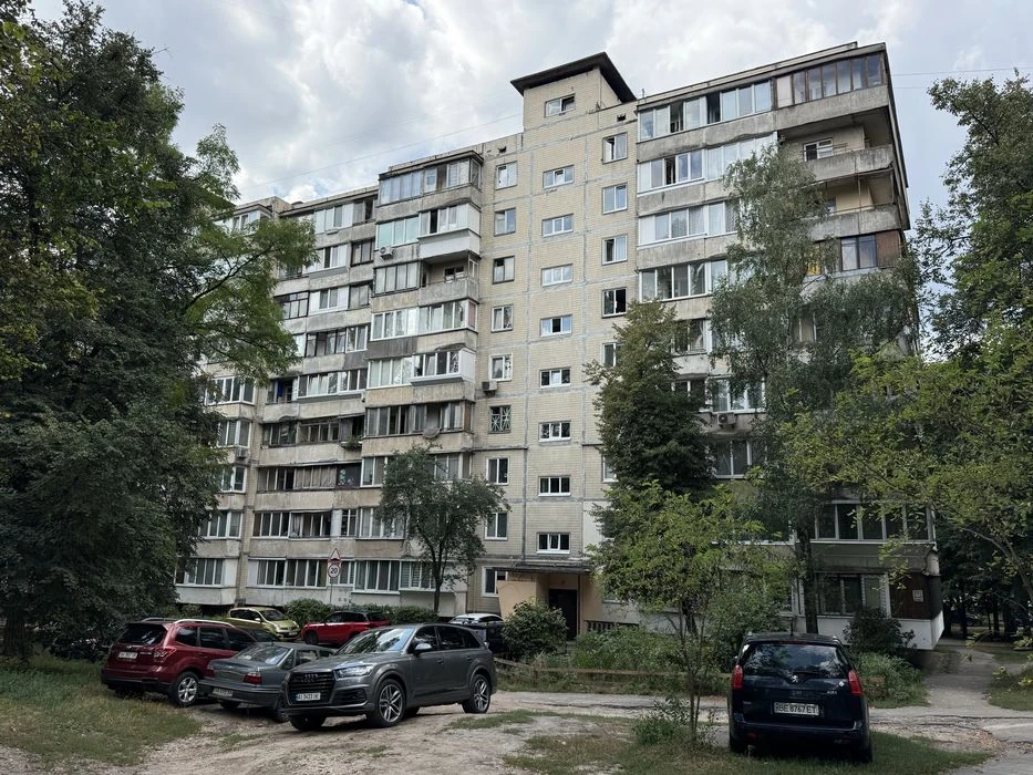 Продається/2кімнатна-55м2/в Києві/Свʼятошинському р-н./вул.У