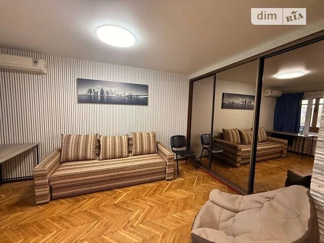 Продаж 1к квартири 29.3 кв. м на просп. Берестейський 12 • I