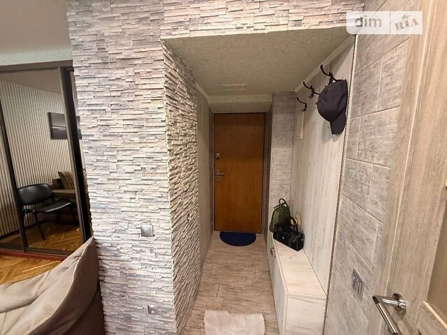 Продаж 1к квартири 29.3 кв. м на просп. Берестейський 12 • I