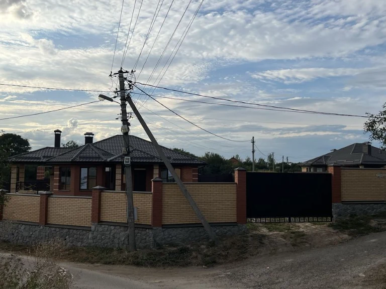 Продам будинок вул. Лучниківська 16 В