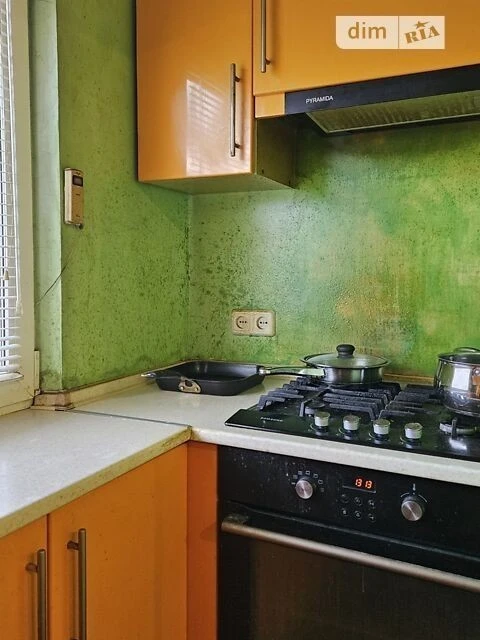 Продаж 1к квартири 37 кв. м на вул. Академіка Возіанова 10 •