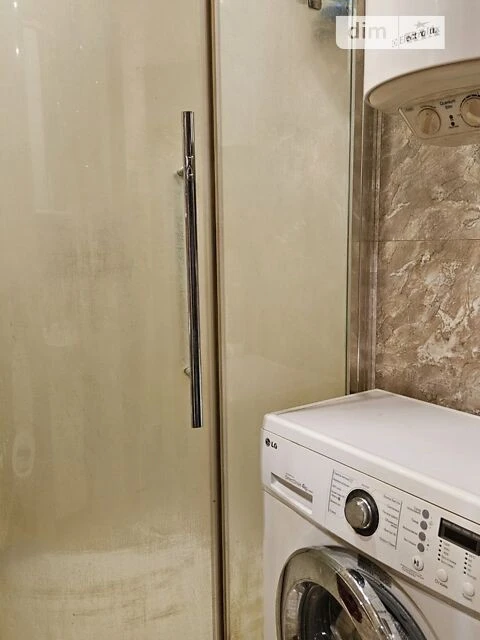 Продаж 1к квартири 37 кв. м на вул. Академіка Возіанова 10 •