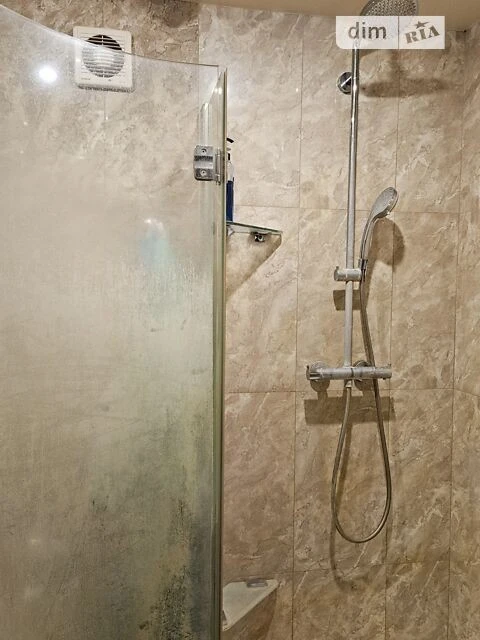 Продаж 1к квартири 37 кв. м на вул. Академіка Возіанова 10 •