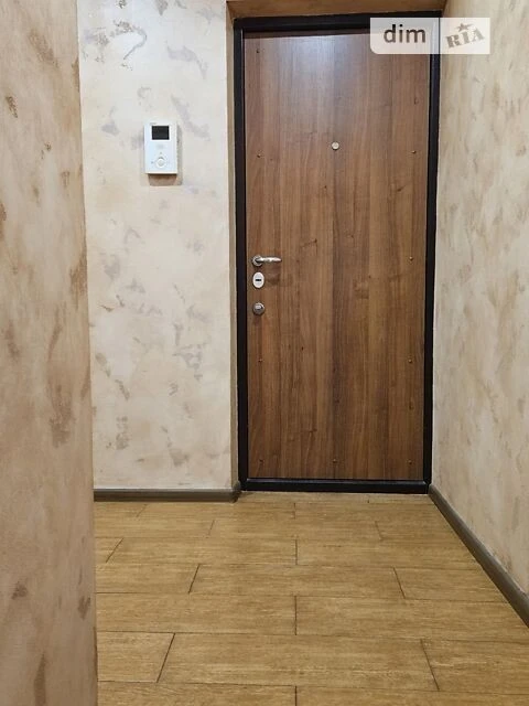 Продаж 1к квартири 37 кв. м на вул. Академіка Возіанова 10 •