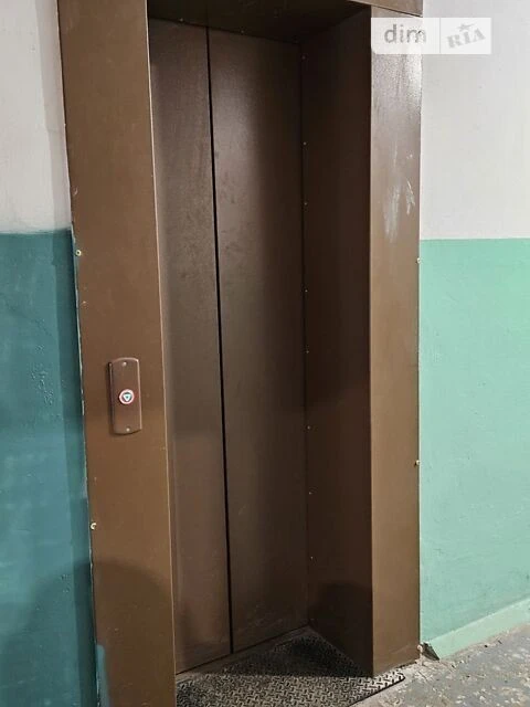 Продаж 1к квартири 37 кв. м на вул. Академіка Возіанова 10 •