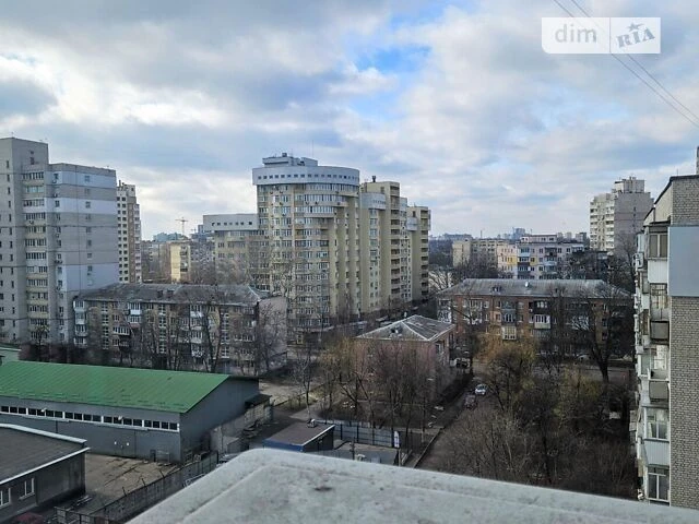 Продаж 1к квартири 37 кв. м на вул. Академіка Возіанова 10 •