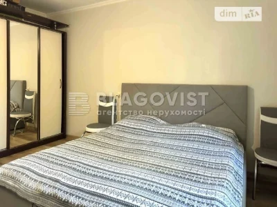 Продаж 2к квартири 45.3 кв. м на вул. Олексіївська 10/12 • I