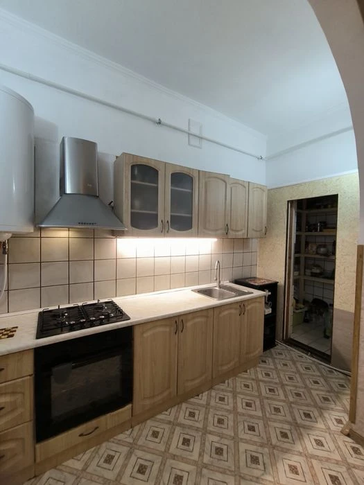 Продаж румунського люкса в р-ні вул.Кобилянської