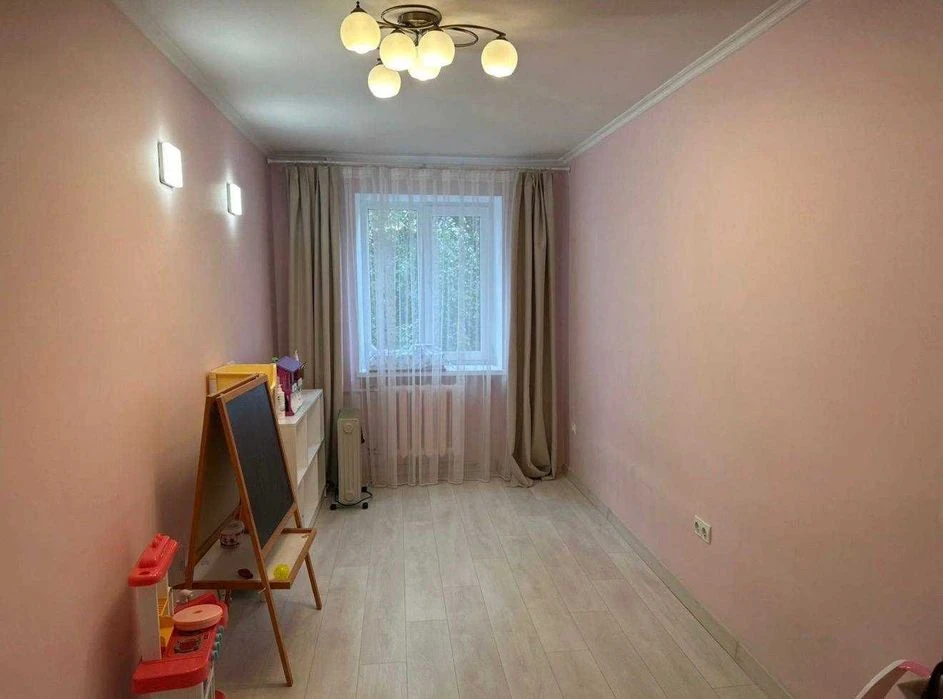Трикімнатна квартира в цегляному будинку за суперціною