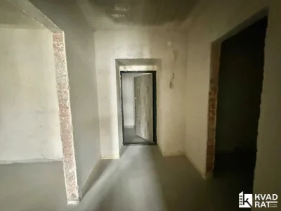 Здана 1 кім квартира готова до ремонту неподалік міського оз