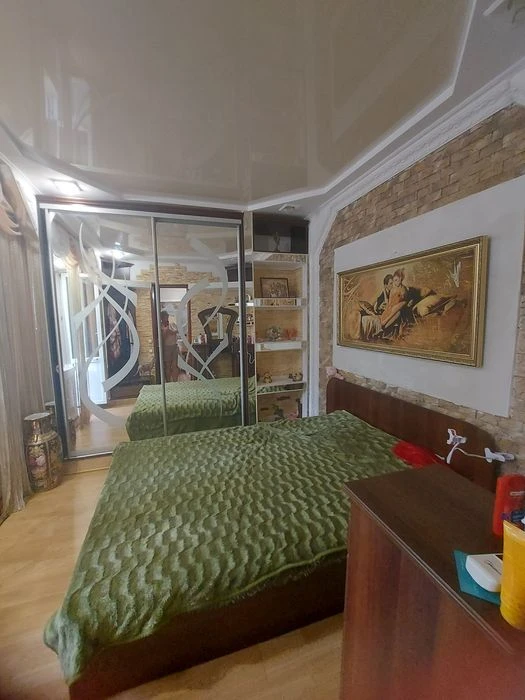 Продаєтся 3х.к Площадь перемоги