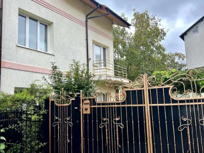 Будинок. Львів, Академіка Рудницького вул.