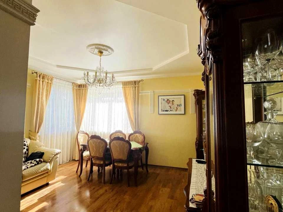 Будинок. Львів, Академіка Рудницького вул.
