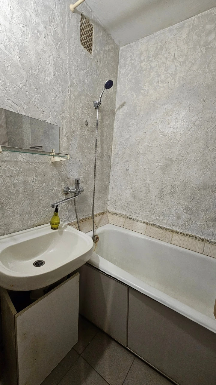 Оренда 1-кімнатної квартири 40 м², Прирічна вул., 17Г