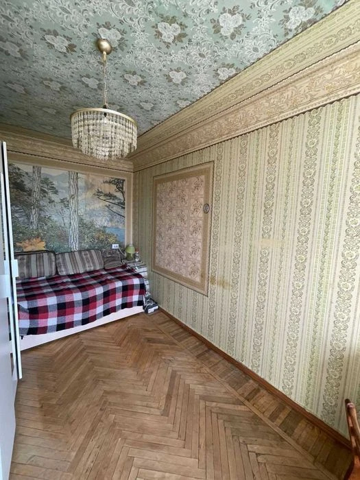 Продаж 3к. квартири.  Самий центр міста.