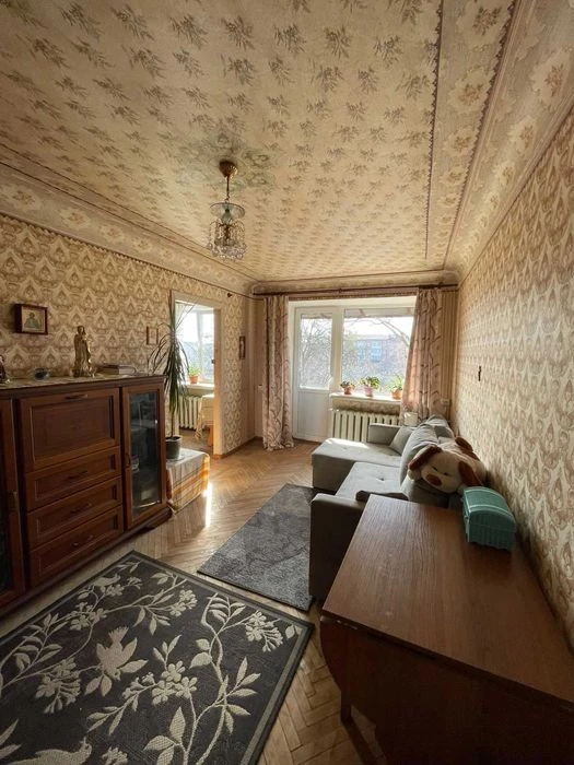 Продаж 3к. квартири.  Самий центр міста.