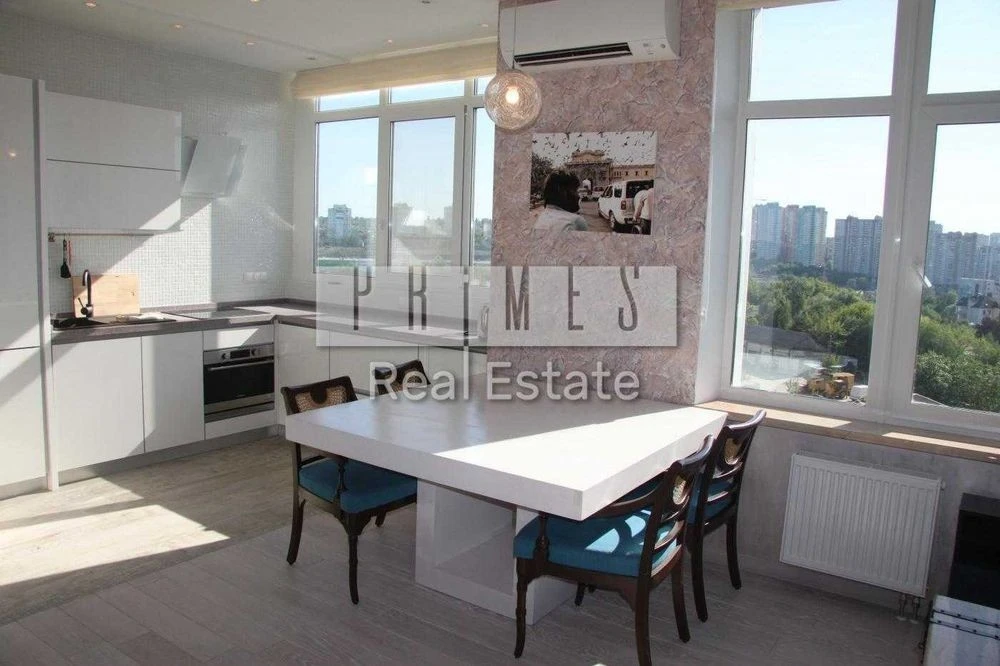 I will sell 2 rooms 80 m2 Novopecherskie Lypky Dragomirova Verhoglyada P