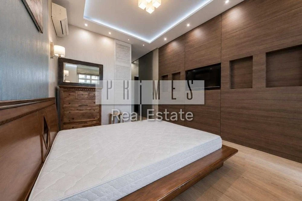 I will sell 2 rooms 80 m2 Novopecherskie Lypky Dragomirova Verhoglyada P