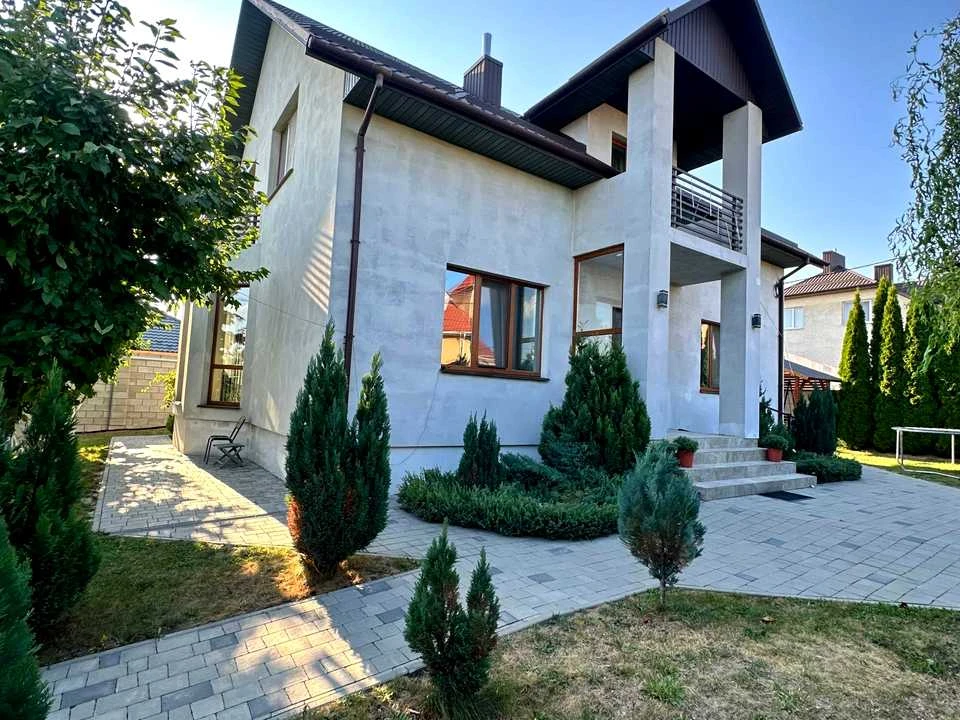 Будинок. Рівне, Виноградна
