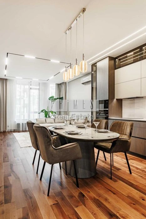 Продаж 4к квартири 125м3 ремонт TRIIINITY Василя Тютюнника 3
