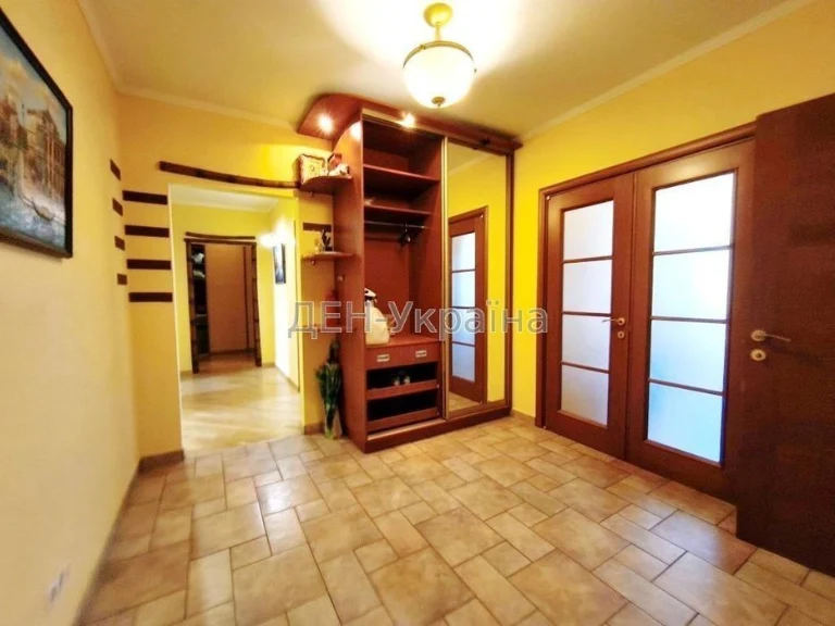 Spacious 3-room apartment near Lake Sonyachnoe. State programs "ok