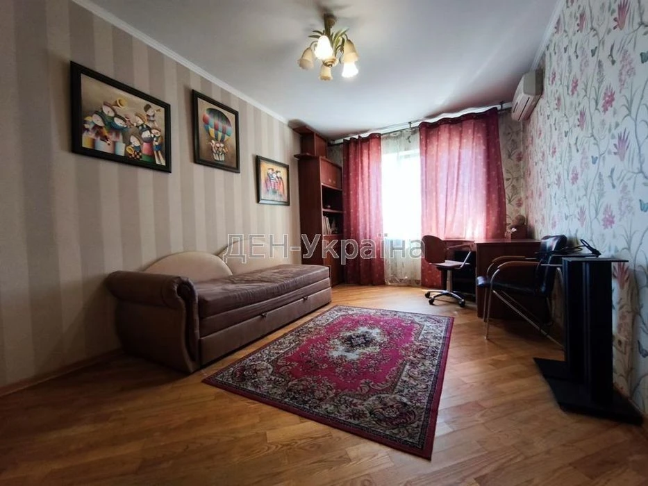 Spacious 3-room apartment near Lake Sonyachnoe. State programs "ok