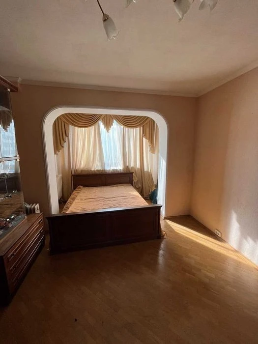 Продам 2-к простору кв-ру (площа 60 м²) Мостицький масив вул