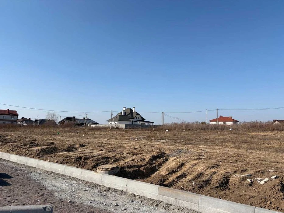 Кутова Ділянка на Щасливому з міськими мережами Газ