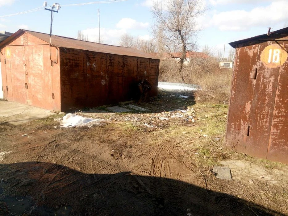 Продаю АГК "Нива" місце (41 кв.м.) під розміщення металевого