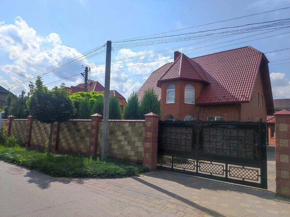 Ціну знижено! Продаж доброго будинку в Луцьку!