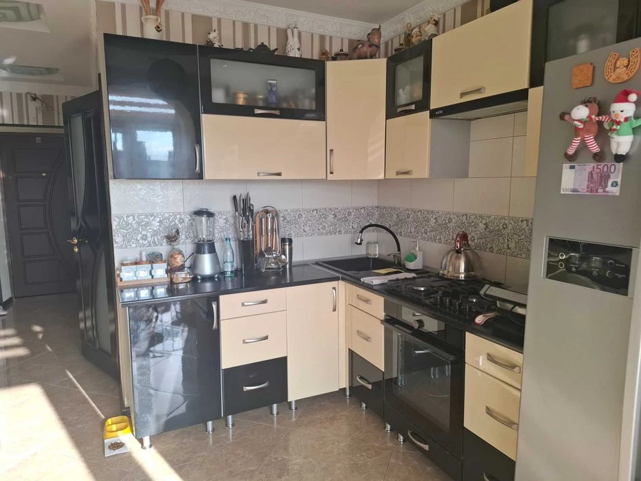 Продам 3-кімнатну квартиру на Поділлі