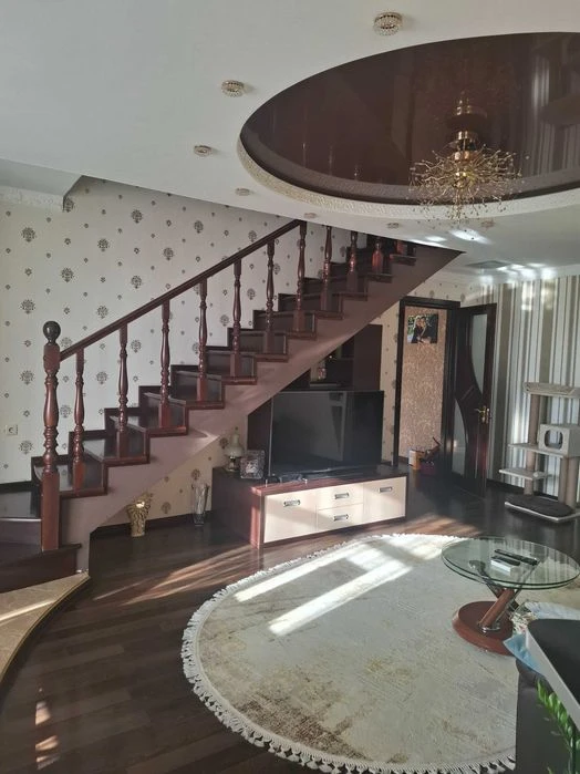 Продам 3-кімнатну квартиру на Поділлі