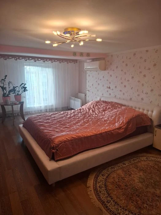 Продам 3-кімнатну квартиру на Поділлі