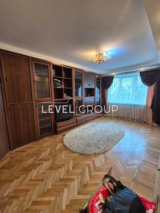 Продаж 3 кімнатної квартири з ремонтом, Подільський, Виногра