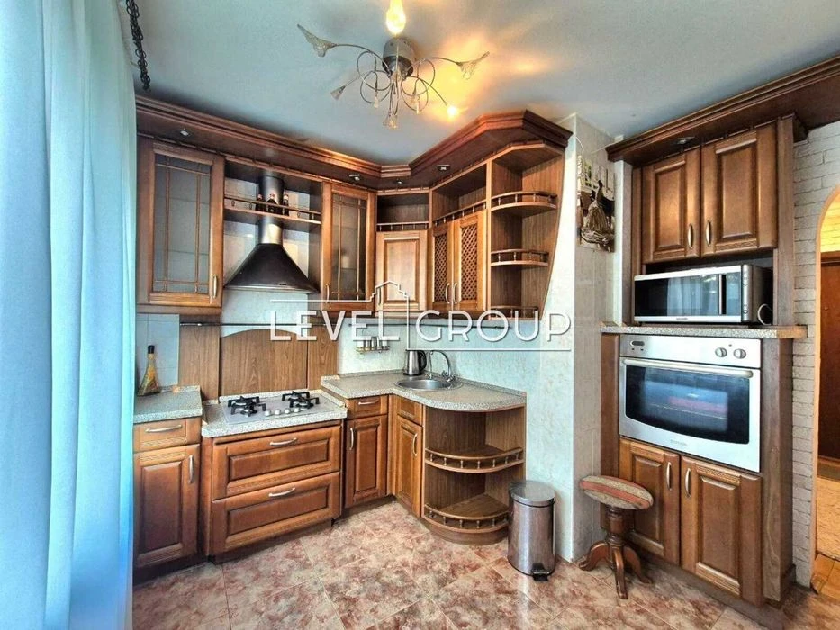 Продаж 3 кімнатної квартири з ремонтом, Подільський, Виногра