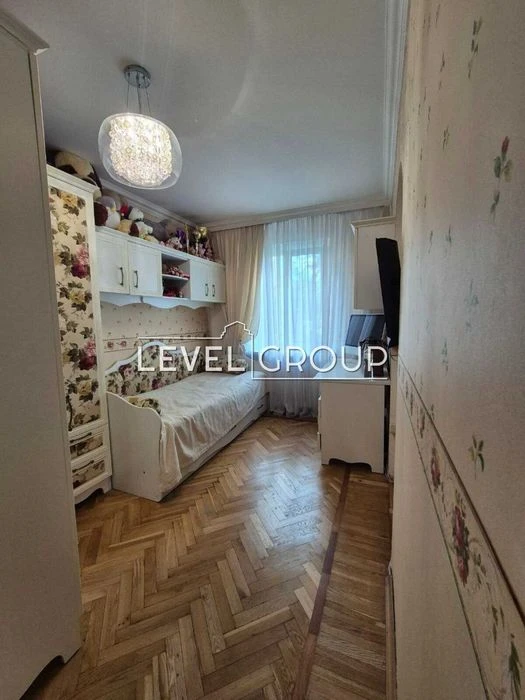 Продаж 3 кімнатної квартири з ремонтом, Подільський, Виногра